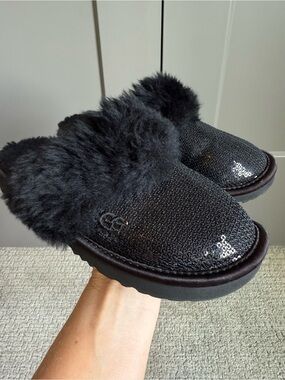 UGG Kids Cozy Slipper Sequin Black Sparkle Fluffy Slide Size 1